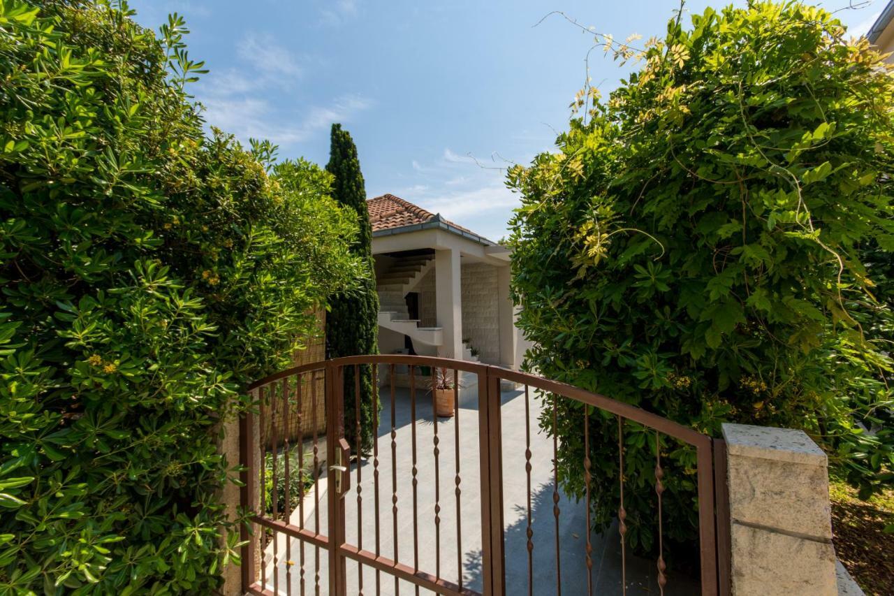 Holiday Home Ruzmarin Trogir Eksteriør bilde