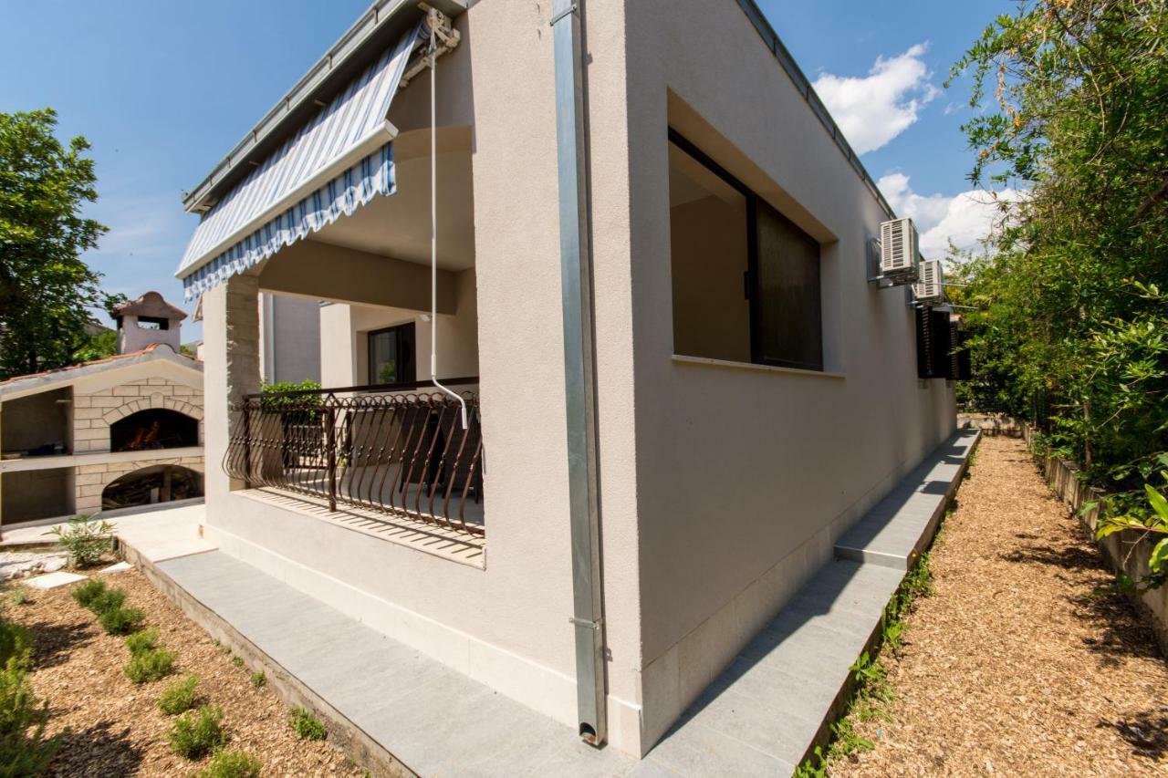 Holiday Home Ruzmarin Trogir Eksteriør bilde