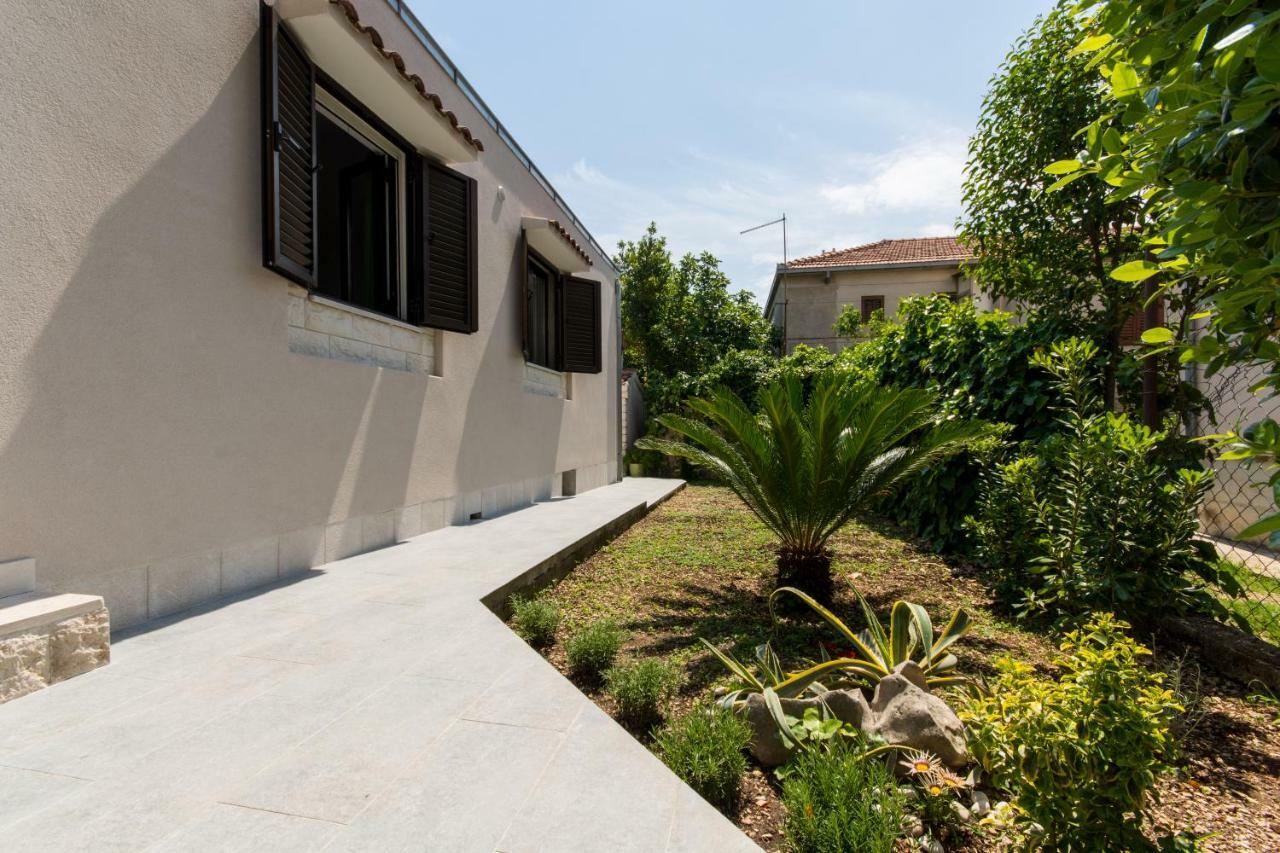 Holiday Home Ruzmarin Trogir Eksteriør bilde